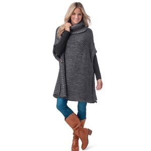 Legendary Whitetails Smoky Mountain Poncho (NWOT)